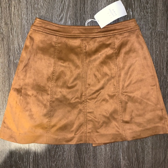 Suede tan skirt! - Picture 2 of 3